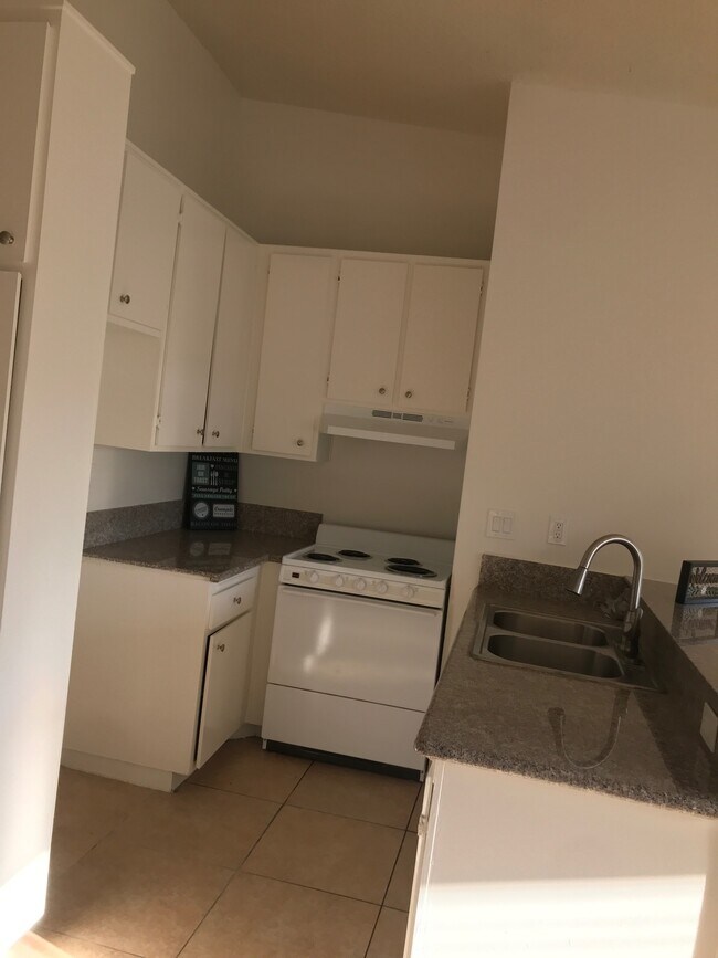 Foto del edificio - 12330 Osborne Pl