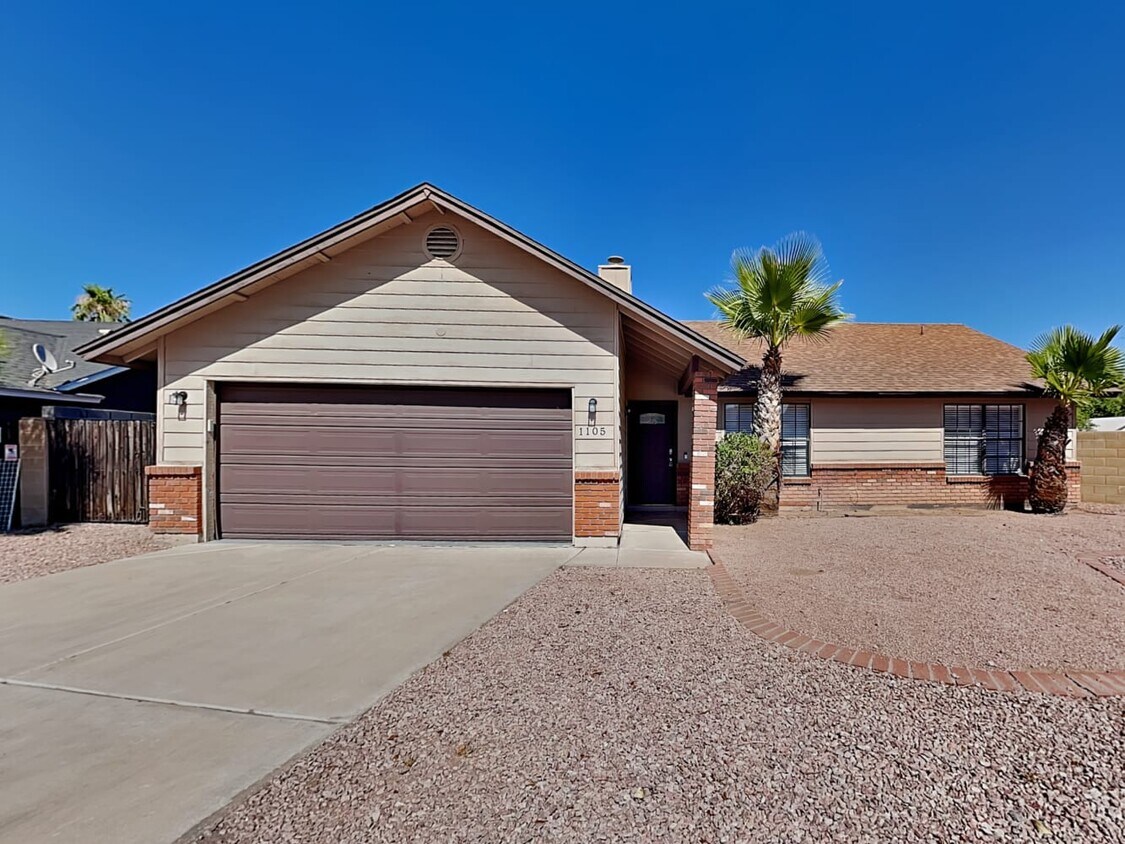 Primary Photo - 1105 N Evergreen Ct
