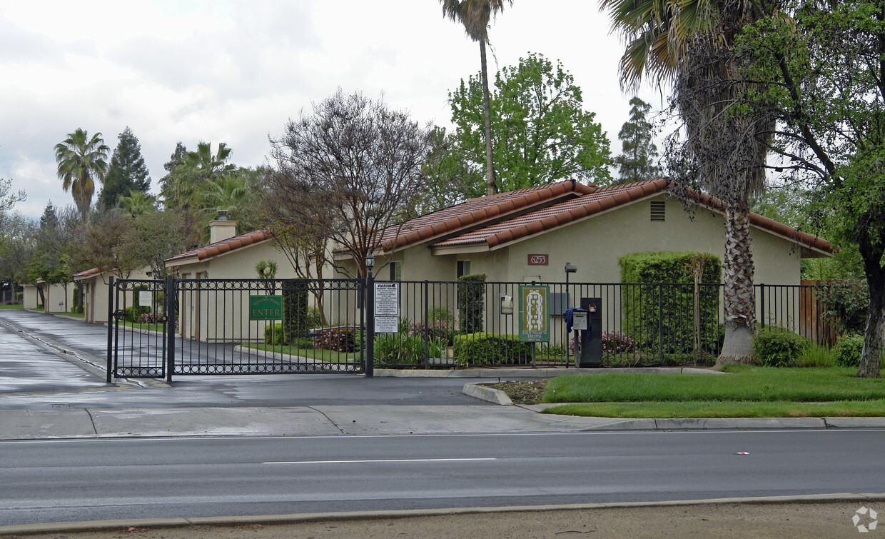 Foto del edificio - Palm Mission Estates Rental Community