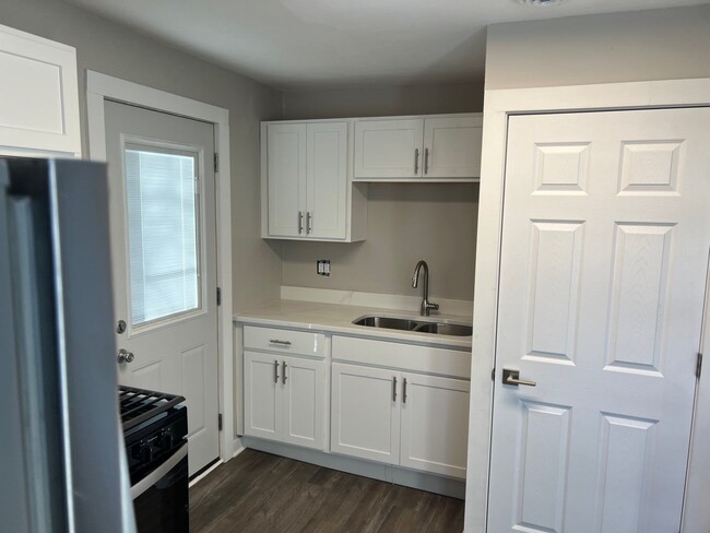 Building Photo - 2 Bedroom House for Rent in Lake Station