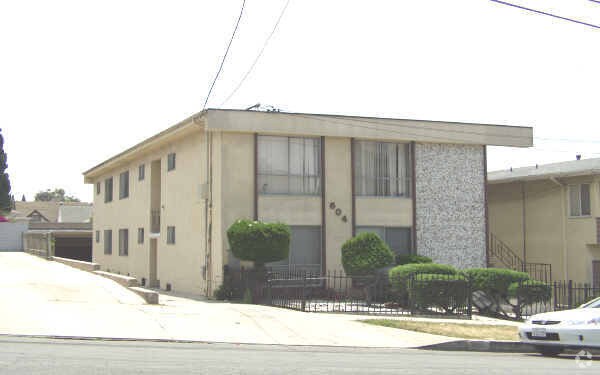 Primary Photo - 604 E Queen St