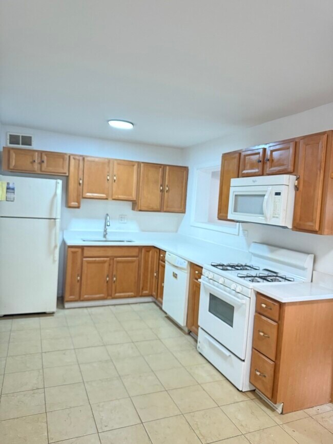 Foto del edificio - 533 Redwood Rd