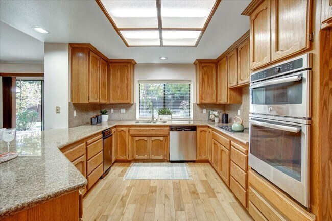 Building Photo - Spacious 4 Bedroom Home in Gated Somerset Hills – 3-Car Garage & Large Backyard