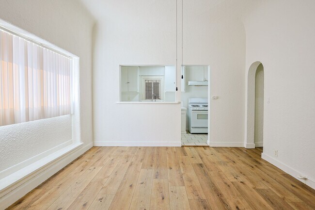 Foto del edificio - Modern Living in Koreatown: Stylish Studio Apartment