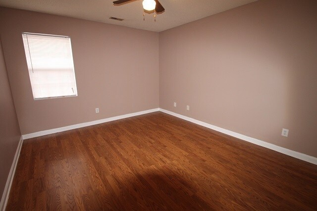 Foto del edificio - 1056 Cherry Meadow Ln