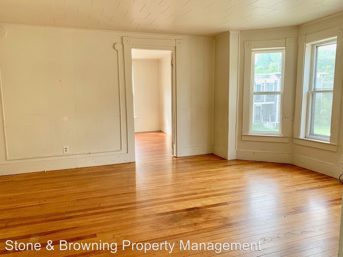 12 Laurel St, Barre, VT 05641 Room for Rent in Barre, VT