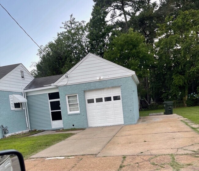Foto del edificio - 1382 E Bayview Blvd