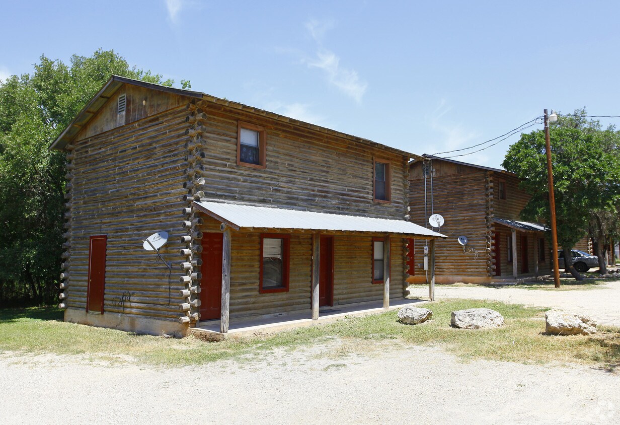 Foto del edificio - Log Cabin Apartments