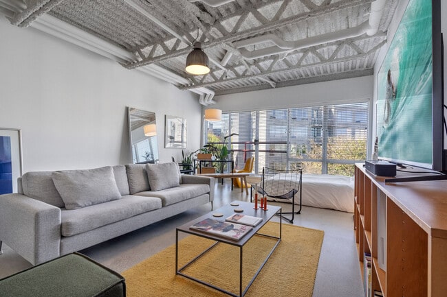 Building Photo - 350 E 2nd Ave