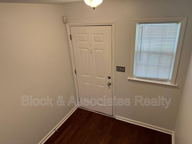 Foto del edificio - 4804 Tanglewood Oaks St