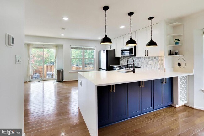 Building Photo - 14179 Compton Valley Way