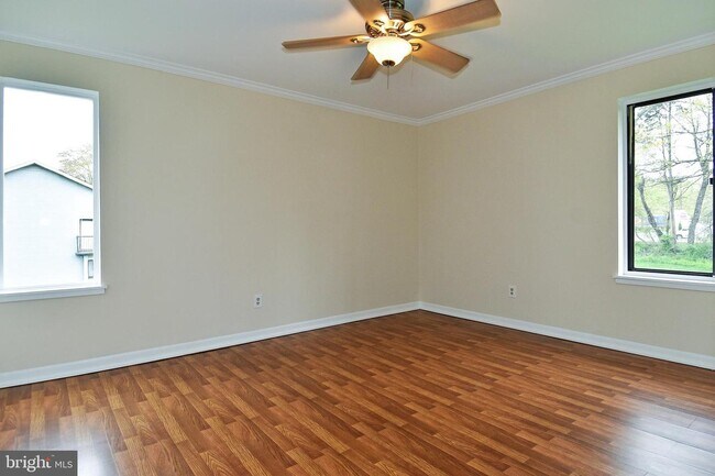 Building Photo - 5476 Cedar Ln