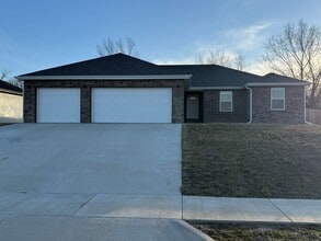 Building Photo - 934 Berry Ln