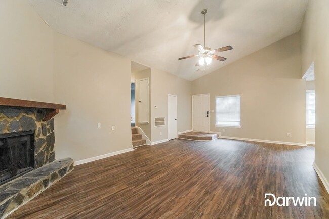 Building Photo - 250 Fieldstone Dr
