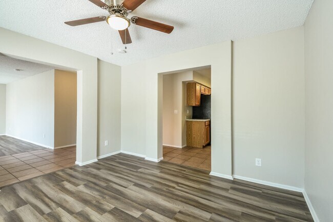 Building Photo - 7358 W Sunnyside Drive