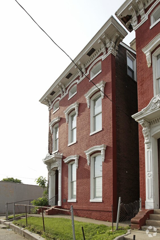 Building Photo - 1506 W Market St