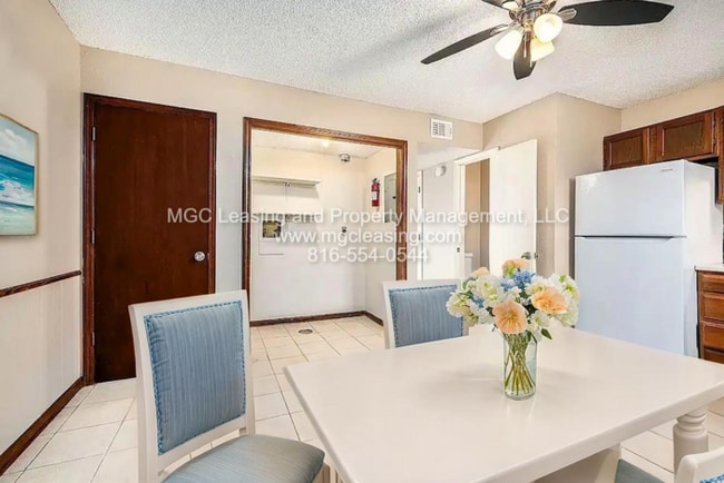 Foto del edificio - Cozy Townhome with Private Patio by Lake T...