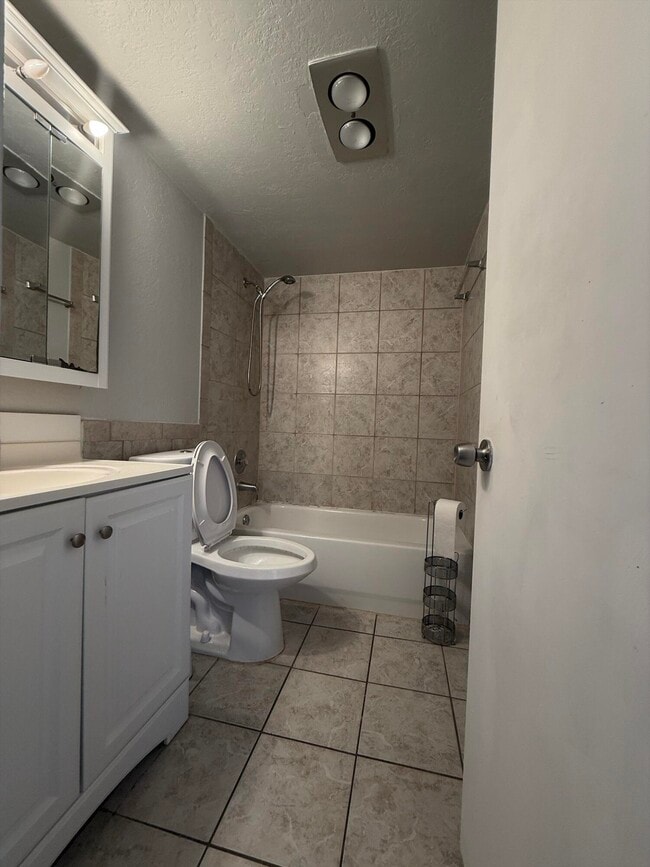 Building Photo - 145 Berkshire G