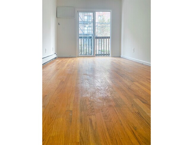 Foto del edificio - 649 Rutland Rd