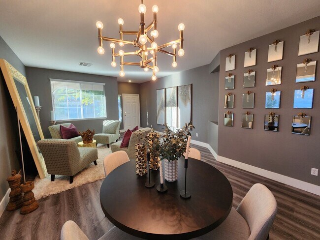 Foto del edificio - Fully Renovated Single Story Ranch Style H...