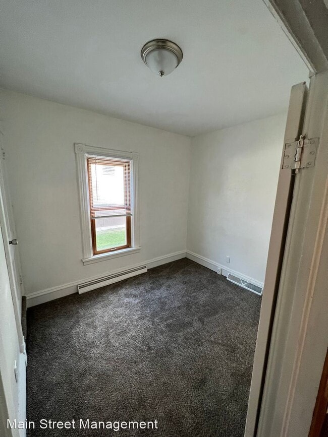 Building Photo - 3 br, 1 bath House - 755 Grove St.