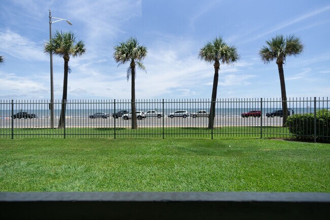 Foto del edificio - 7000 Seawall Blvd