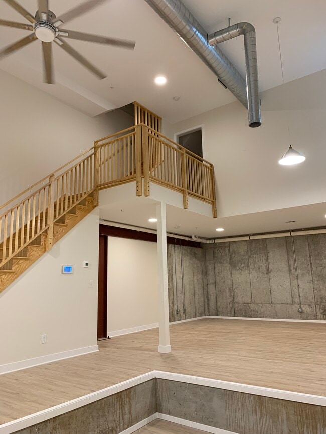 Building Photo - 35 Woodside Pl