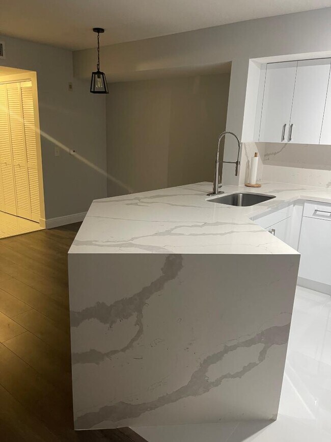 kitchen - 4241 San Marino Blvd