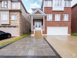 Building Photo - 326 Moorlands Crescent