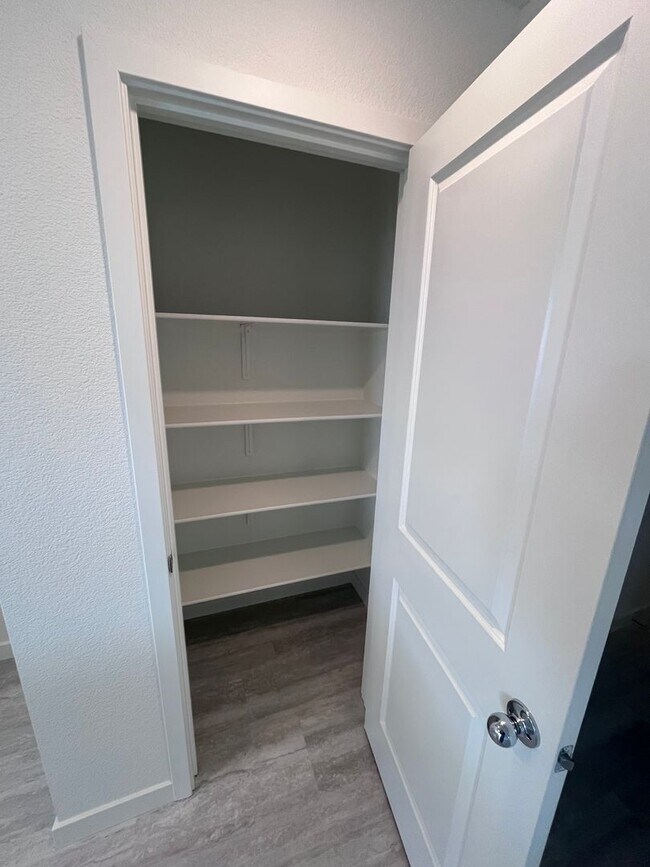 Foto del edificio - BEAUTIFUL NEW SMART HOME IN WEST ROSEVILLE!!