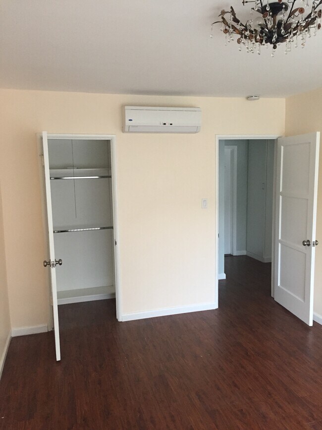 Building Photo - 1347 Orange Grove Ave