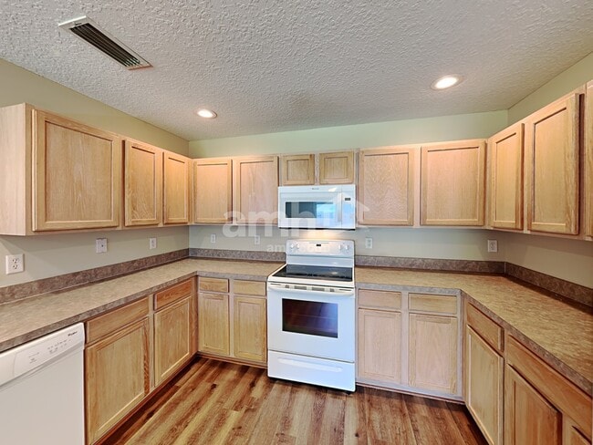 Building Photo - 11501 Brian Lakes Dr N