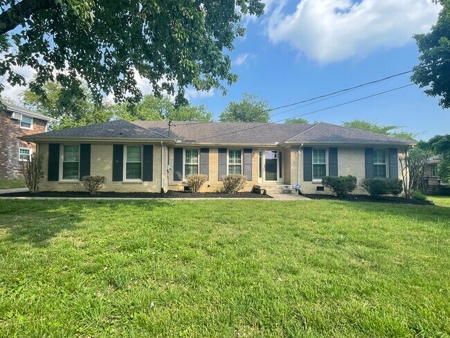 Hendersonville home off New Shackle! - Hendersonville home off New Shackle!