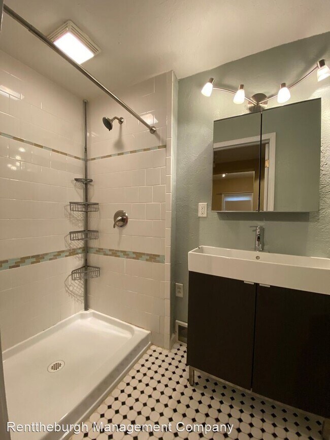 Building Photo - 3 br, 2 bath House - 2333 Spring St