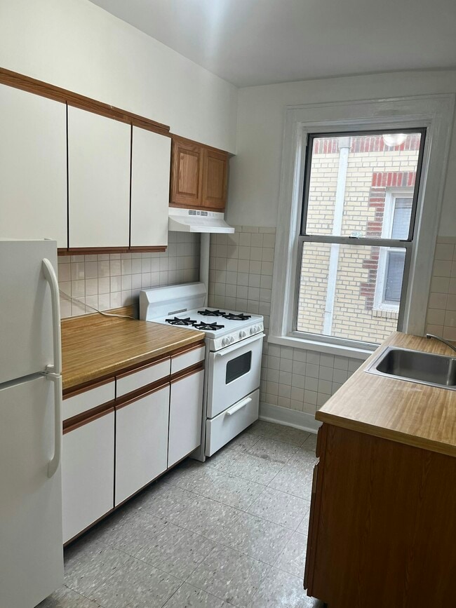 Building Photo - 43-36 42st, Unit 3F