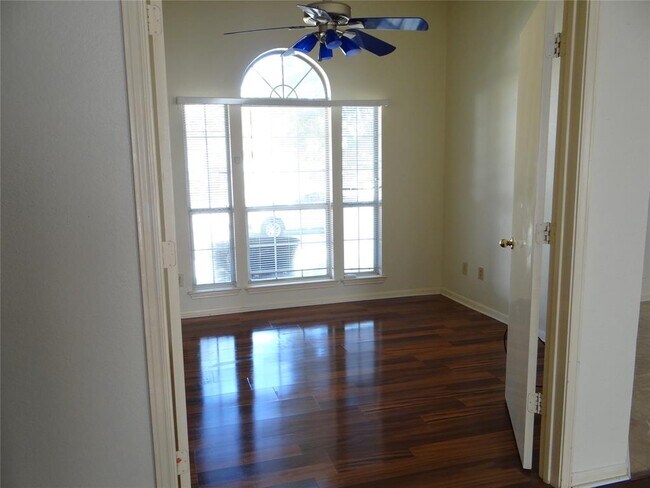 Foto del edificio - 7810 Coastway Dr