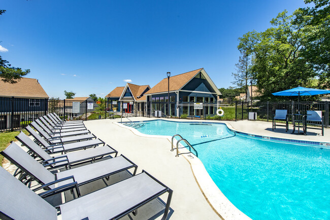 Piscina - Halstead Beverly Townhomes