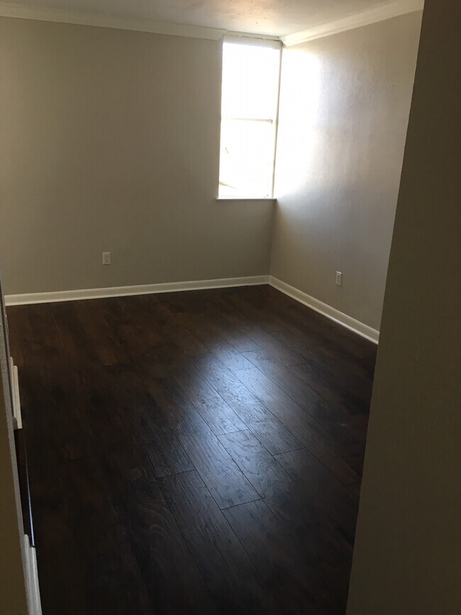 Bedroom - 901 Lamar Street