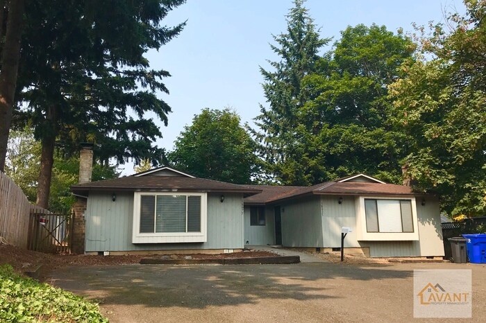 Foto principal - 18025 Tupper Rd