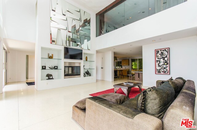 Foto del edificio - 1545 Sunset Plaza Dr