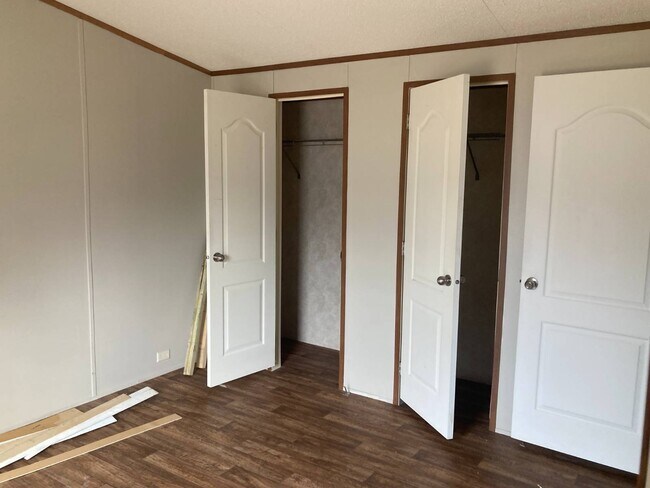 Building Photo - 203 Pecan Grove Cir