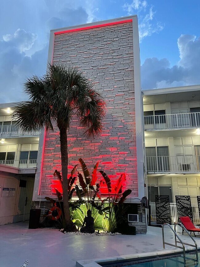 Building Photo - 2101 Normandy Dr