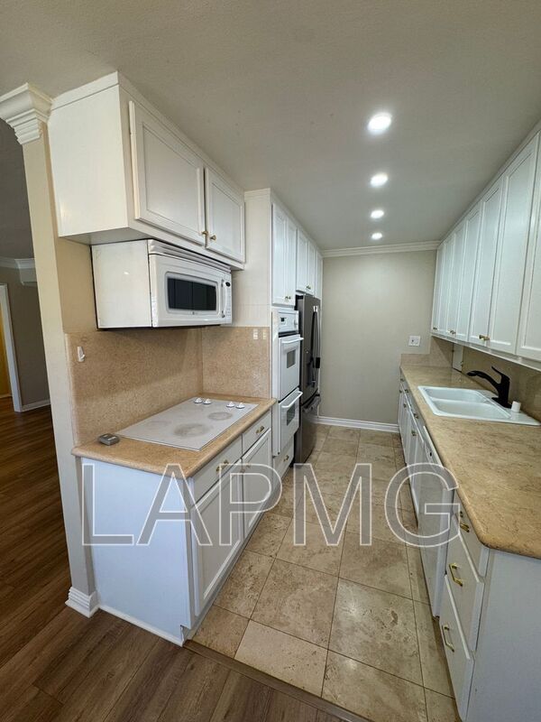 Foto del edificio - 4140 Warner Blvd