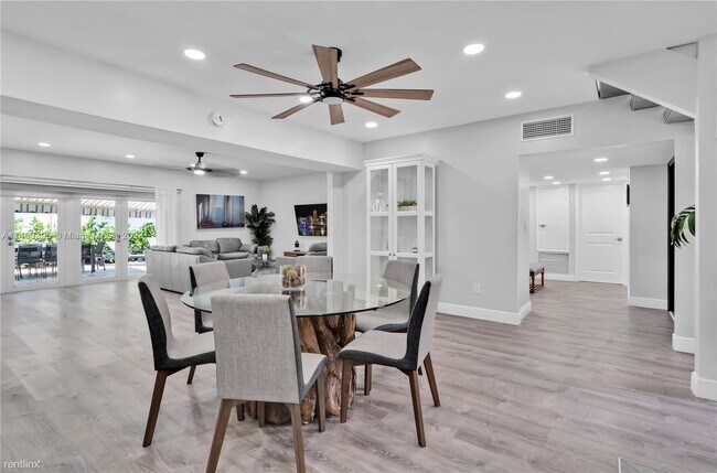 Building Photo - 6 br, 4 bath House - 3261 Aqua Vista Dr