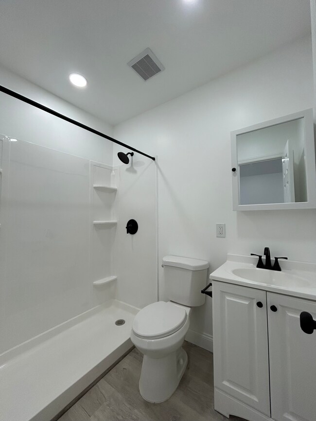 Foto del edificio - 343 Town Line Rd