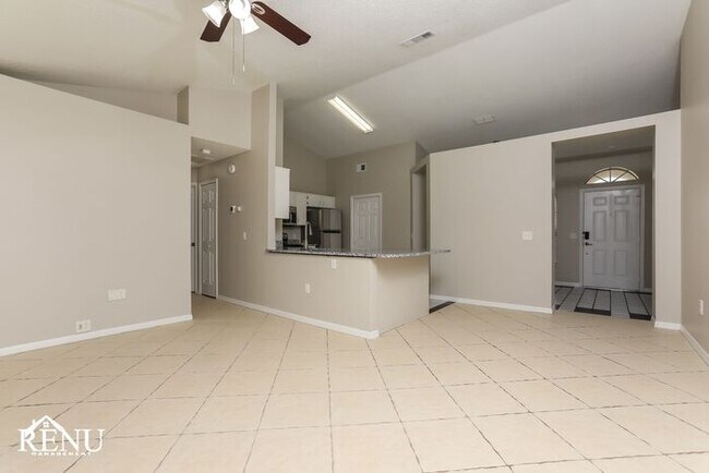 Foto del edificio - Available Now