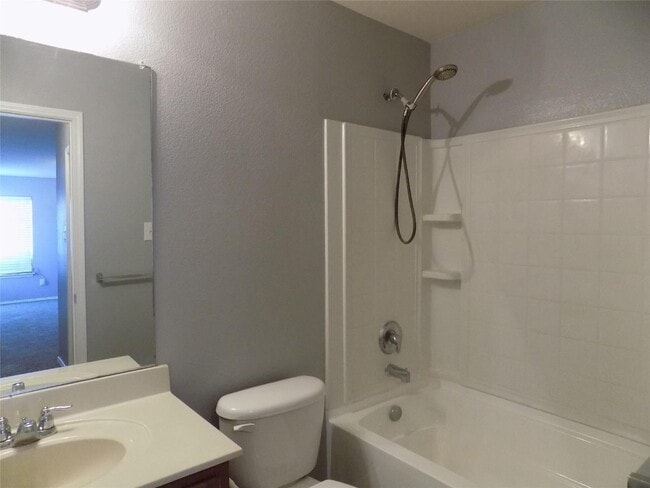 Building Photo - 16905 Thorntree Ct