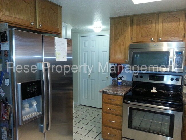 Building Photo - 203 W 4900 S