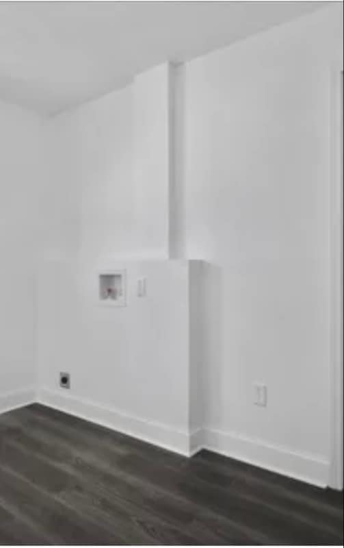Building Photo - 555 W North St