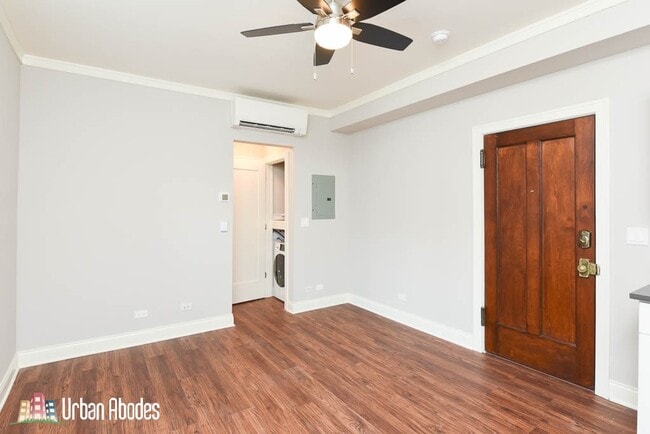 Building Photo - 645 W Wrightwood Ave